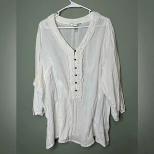 CJ Banks Womens 3X white top with buttons‎ and crochet front